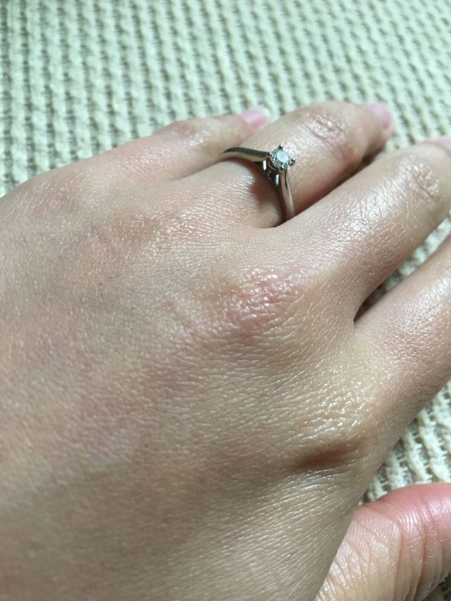 大ぶりすぎない手が綺麗に見えます