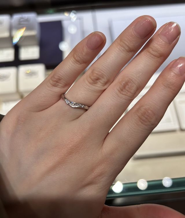 結婚指輪の唐花です。