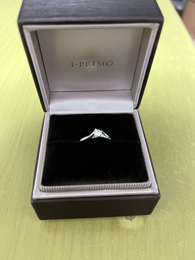 婚約指輪です。