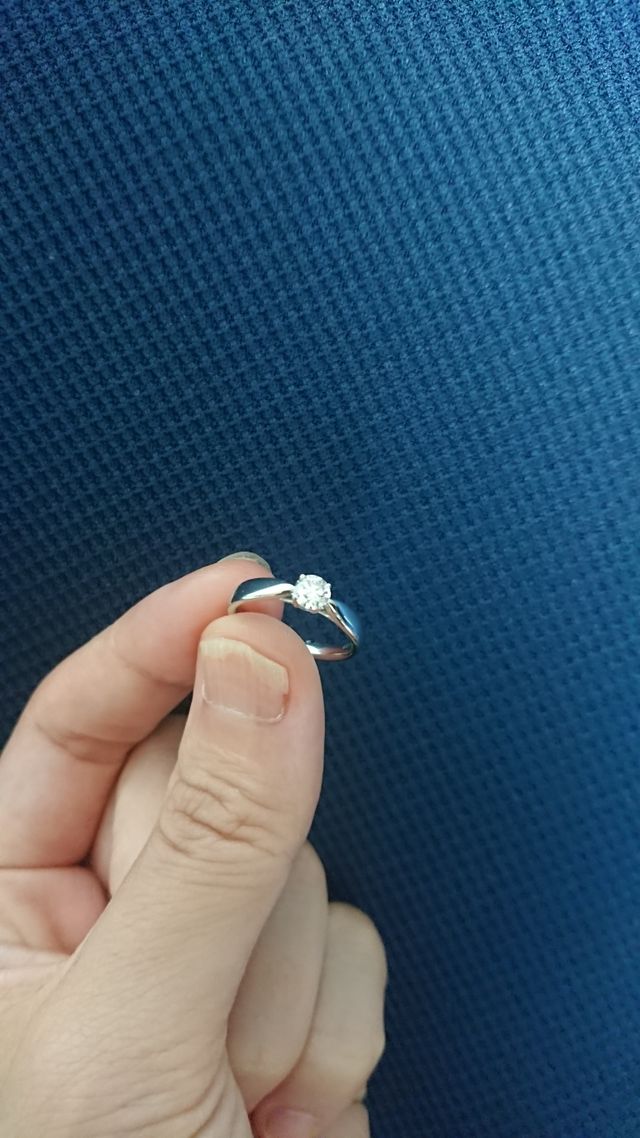 立て爪の綺麗な指輪