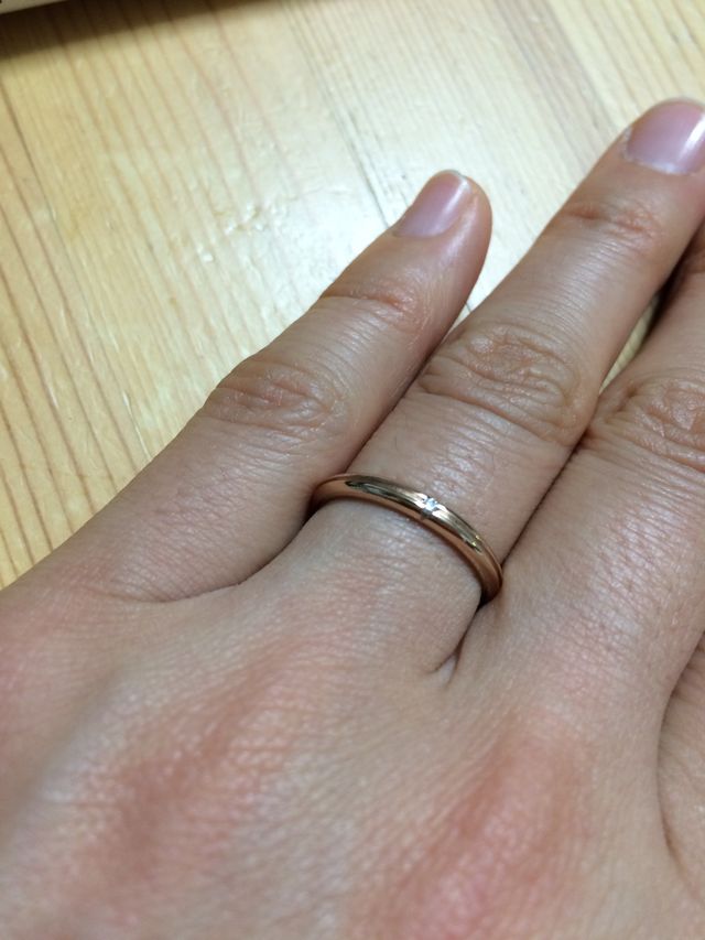 ピンクゴールドです。