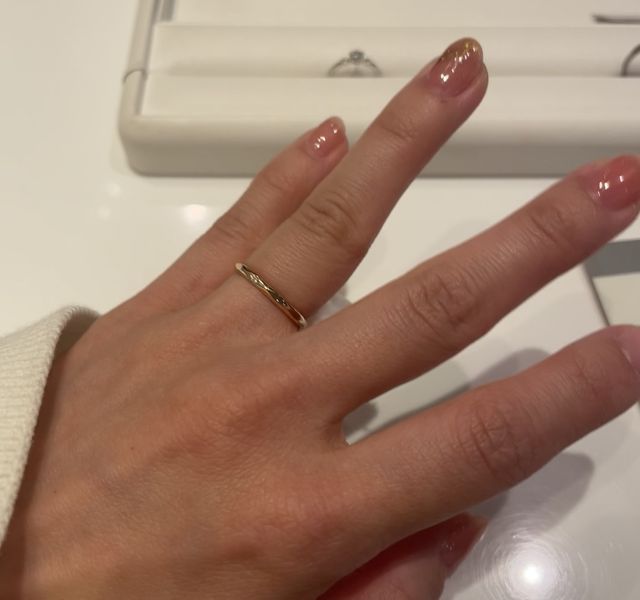 ゴールドのダイヤが一つついたもの