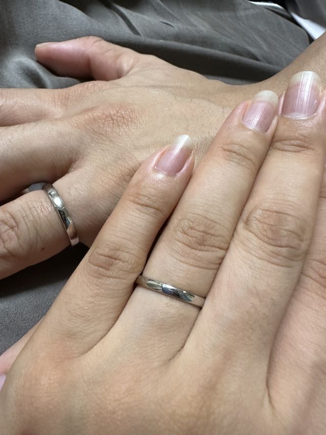 手前が新婦、後ろが新郎側。