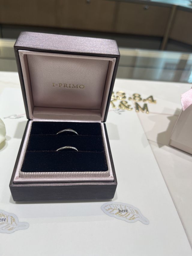 男性女性がペアのデザインになっています。