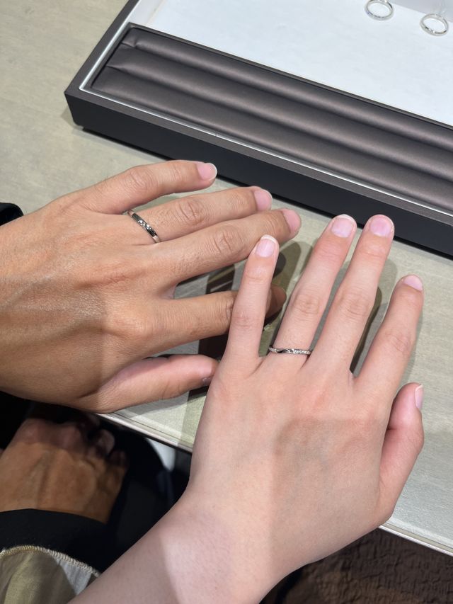 ウェーブかかったデザインです。