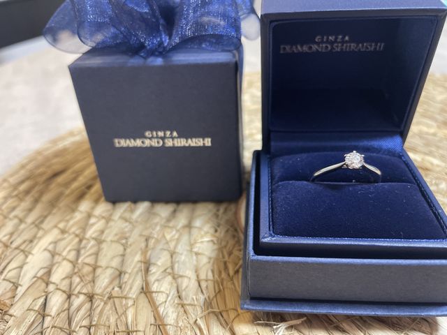 婚約指輪。ホワイトリリー。