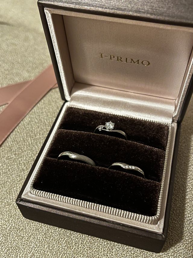 婚約指輪と一緒に