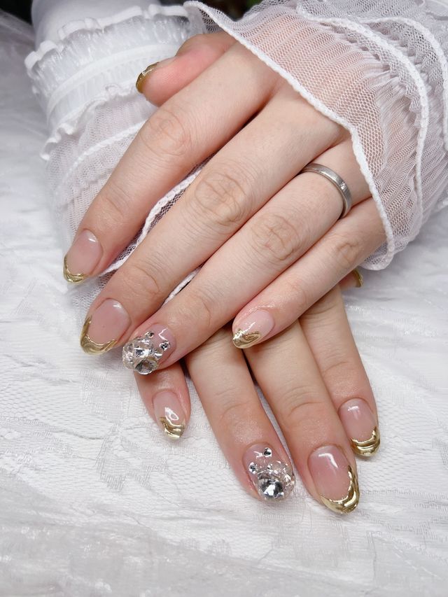 少し太めのストレートに
ダイヤモンドをつけてもらいました。
