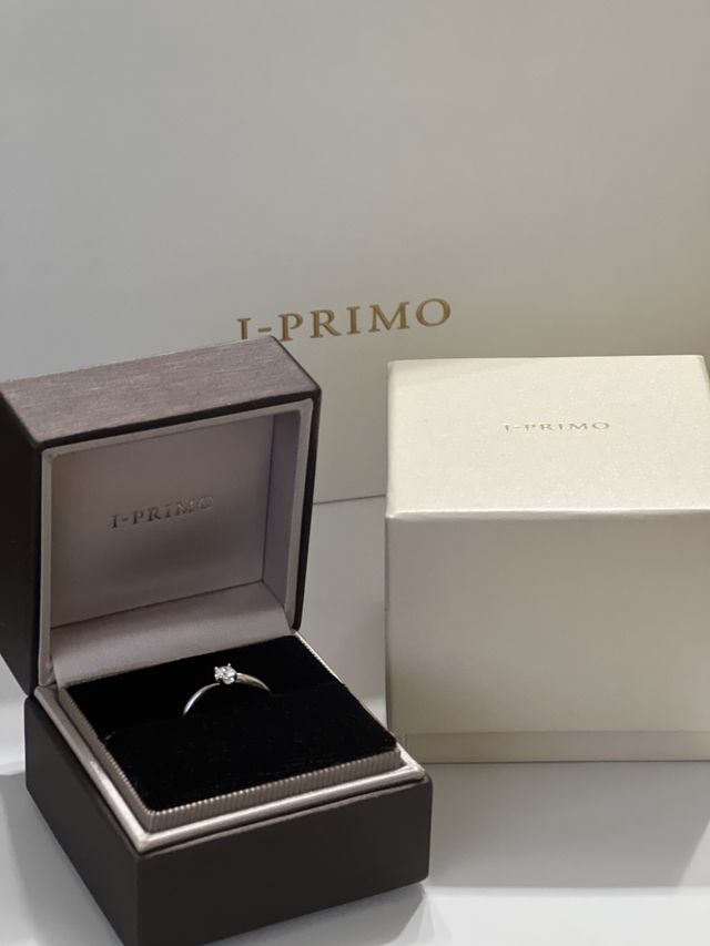 婚約指輪を貰い、記念に撮影しました。