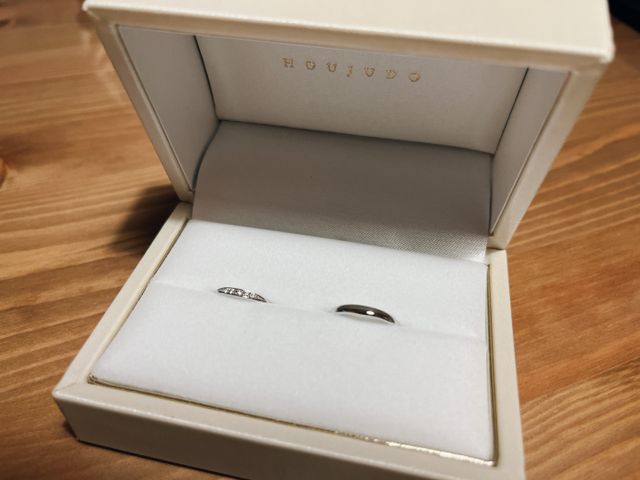 なだらかなV字ラインです。綺麗な箱に入れてくれました。