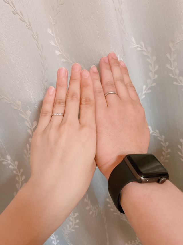 指が長く見えて素敵なデザインです。