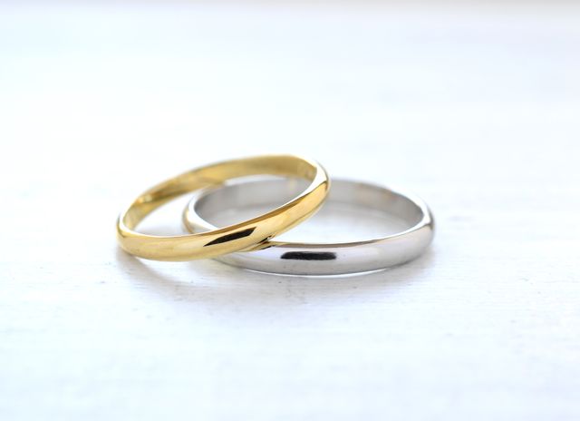 シンプルなデザインの甲丸リング