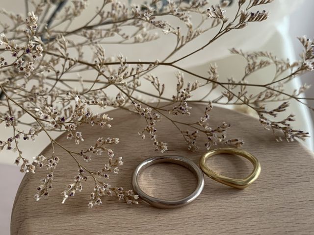 指輪のカラーは、シルバーとゴールドにしました。