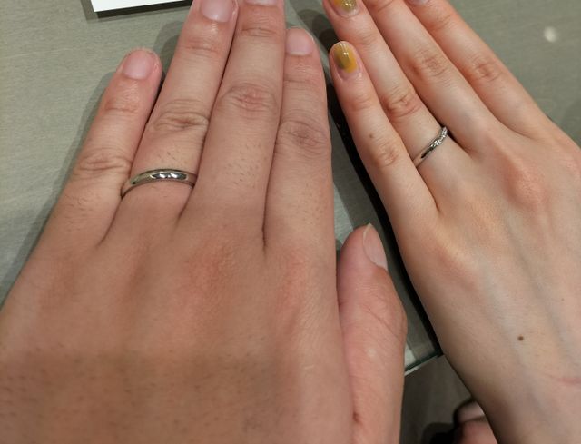 店舗にて　ペア着用写真です。