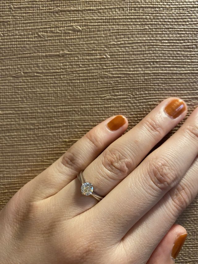 真ん中に向かって絞られたデザイン