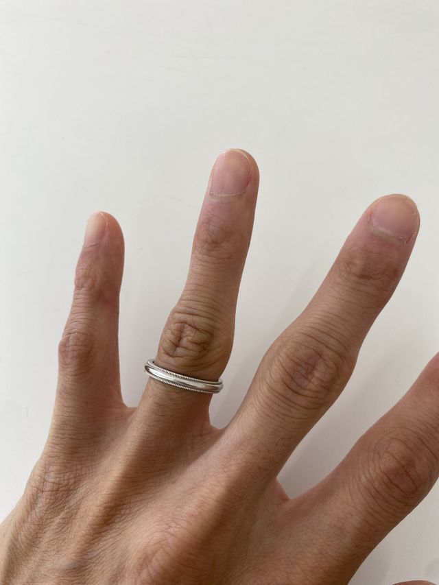 ミルグレインの指輪です。シンプルなデザインです。