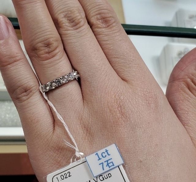 ハーフエタニティ　1カラット