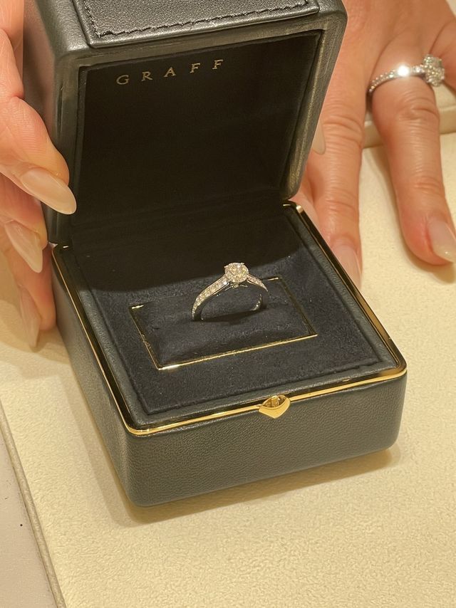 店員さんがはめている指輪も含め輝きがすごかったです。