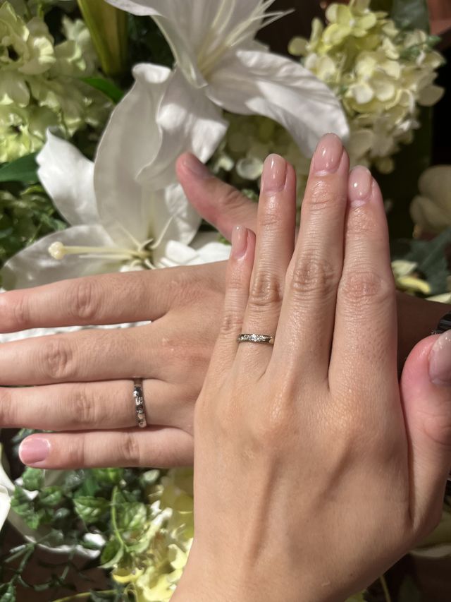 下手が夫、上手が妻。TANZO特有の槌目加工を施しました。