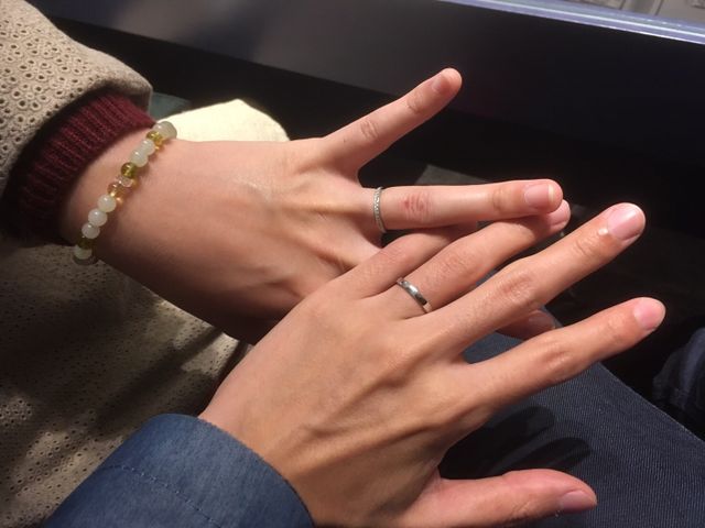 指輪を受け取った時に店頭で