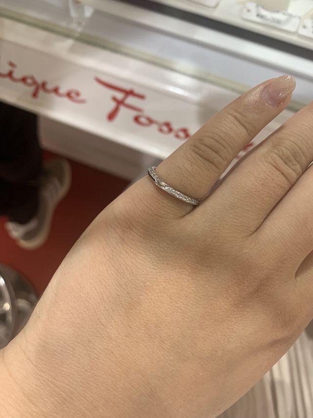 薬指にはいるサイズがなかったようで、小指にて試着しました