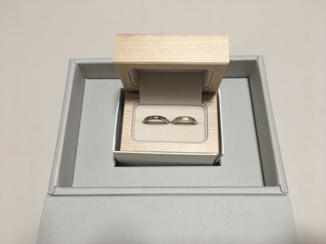 木の箱に入って、届きました。