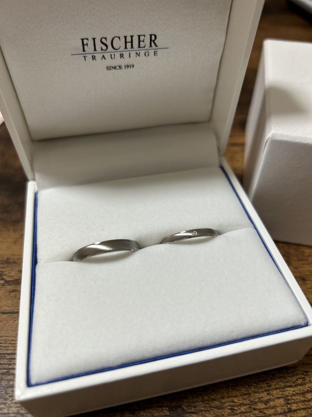 斜めにマット加工が入ってます