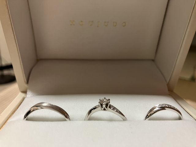 婚約指輪ダイヤ流れに沿ってフルオーダーで対応していただいた。