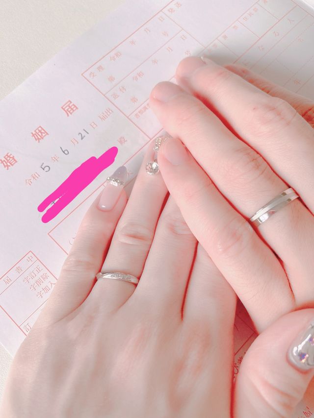 婚姻届と一緒に。SNSでよく見るヤツで1枚ぱしゃり。