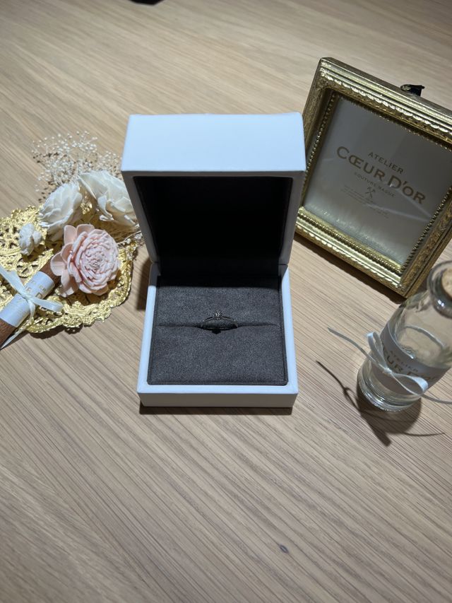 彼女の婚約指輪として購入しました！！素敵なデザインです