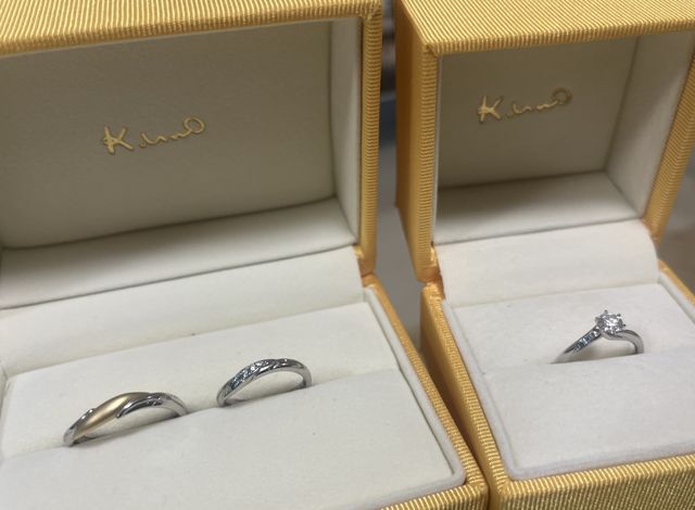 結婚指輪はフルオーダー
婚約指輪は既製デザイン