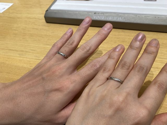 ペアではありませんが、お互い一番気に入った指輪を着用