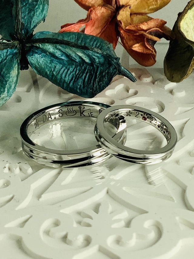 外側はシンプルですが内側は2人の好きな物いっぱい(&acute;&forall;`)♬