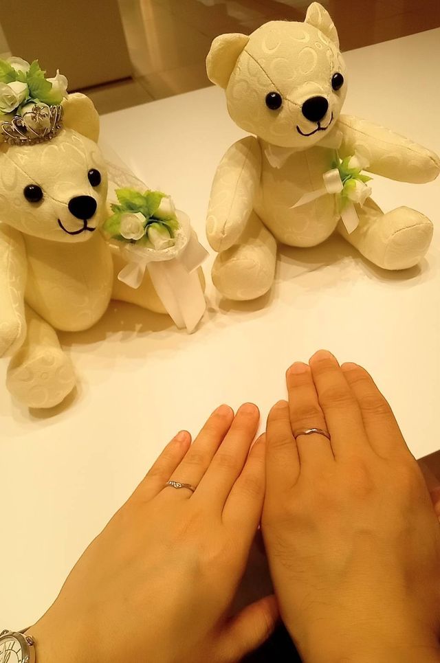 受け取った時の写真です。
お店で二人で撮りました。