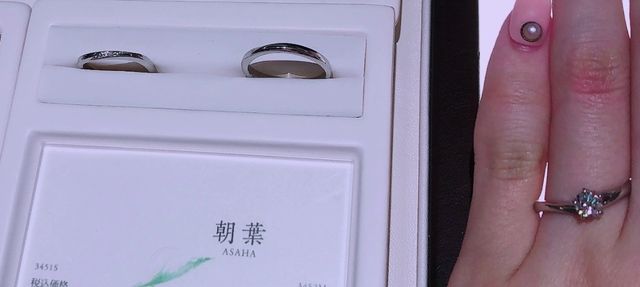 婚約指輪を試着しつつ結婚指輪を並べて写真を撮ってみました。