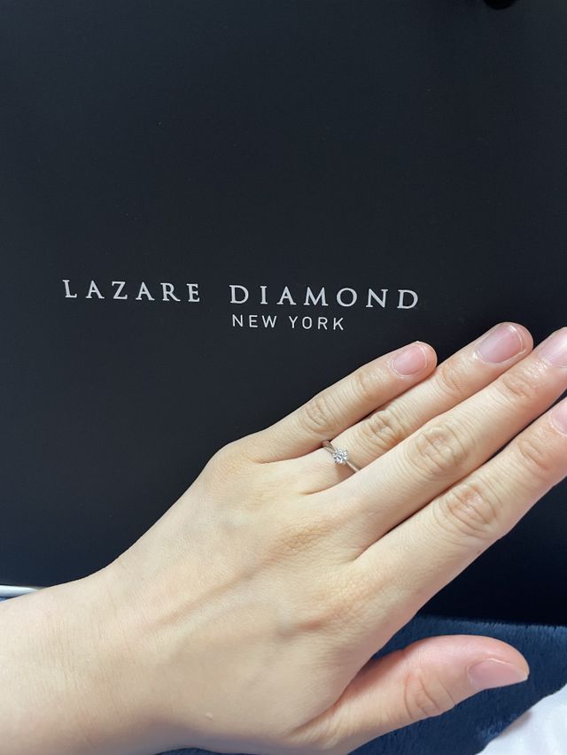 シンプルなデザインの中でも輝いてるダイヤモンド
