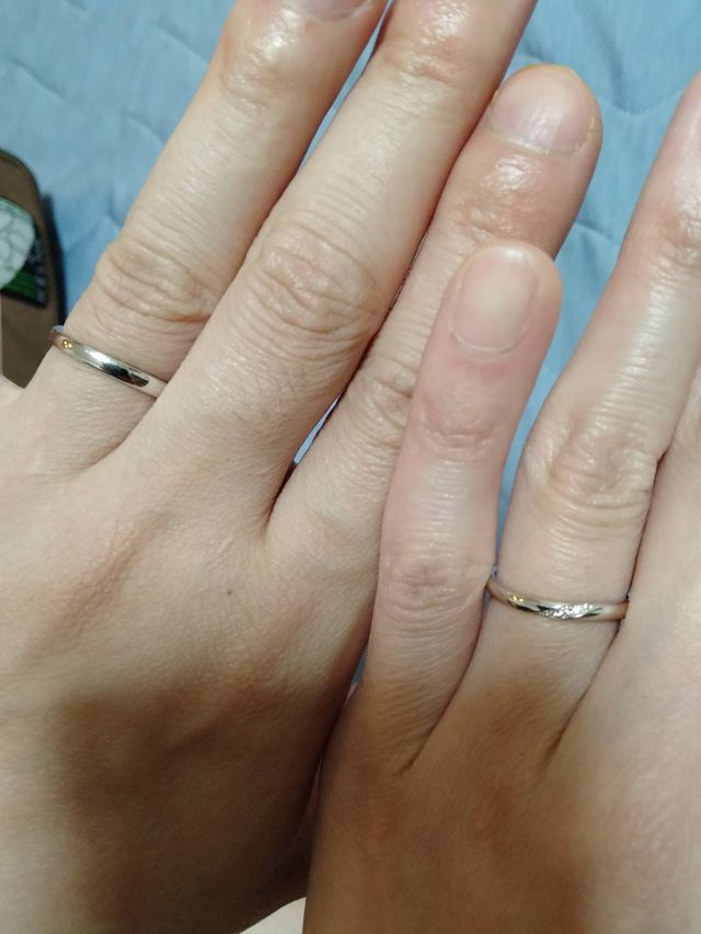 受け取って二人で着けた写真です。