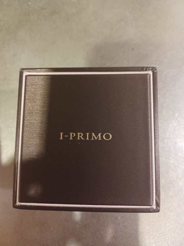 ボックスは高級感があります。