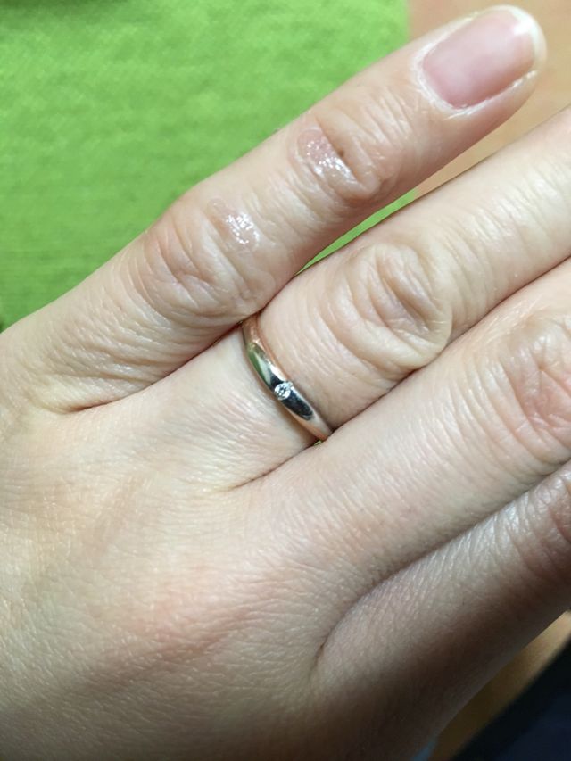 今年９月購入の結婚指輪。プラチナとピンクゴールドの組み合わせ