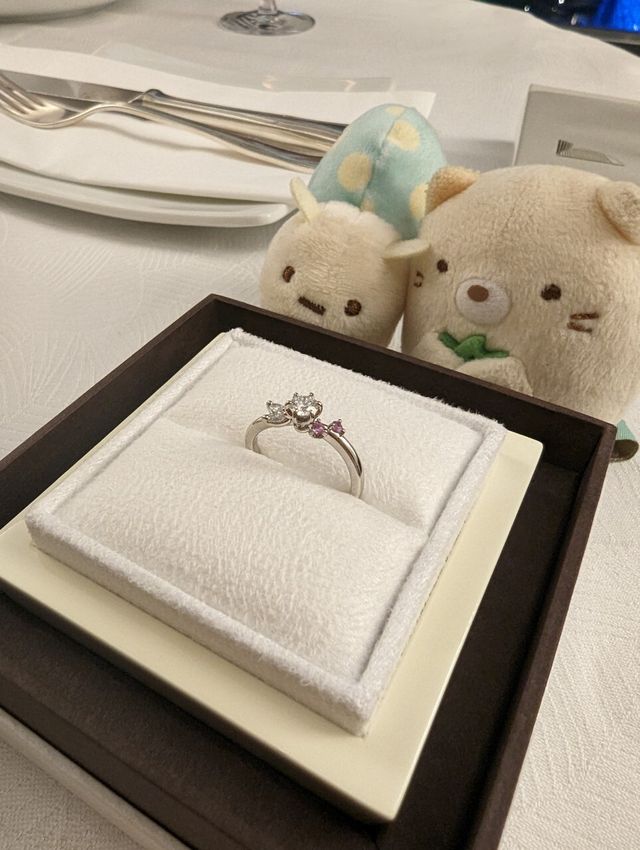 プロポーズ前に婚約指輪を撮影