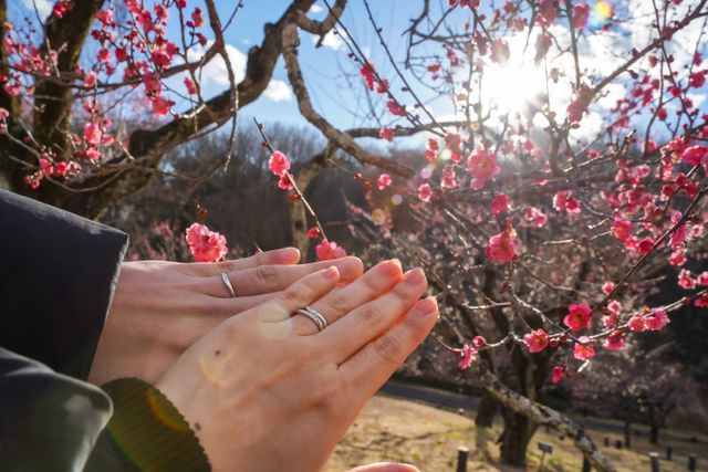 斜めになっているので指が長くみえることをきたいしてます
