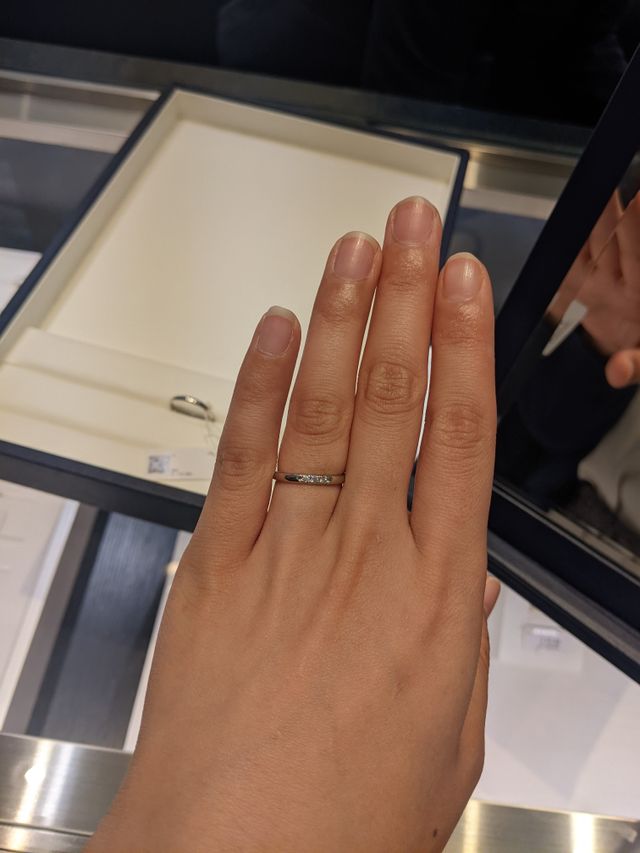 細身できれいな指輪です