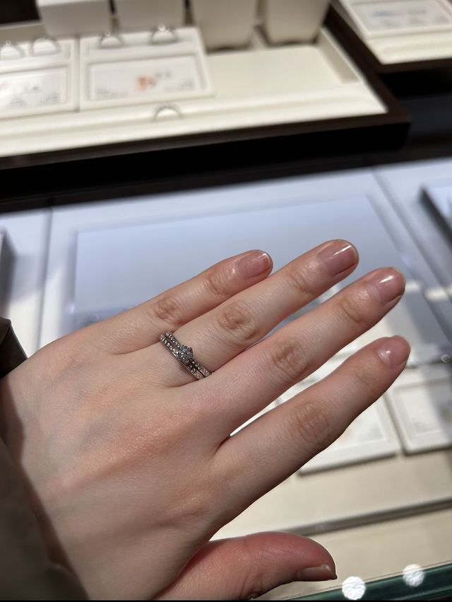 かれんの指輪重ね付けです。