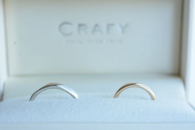 ひねりのデザインで2種類の加工があるのがとても可愛いです。