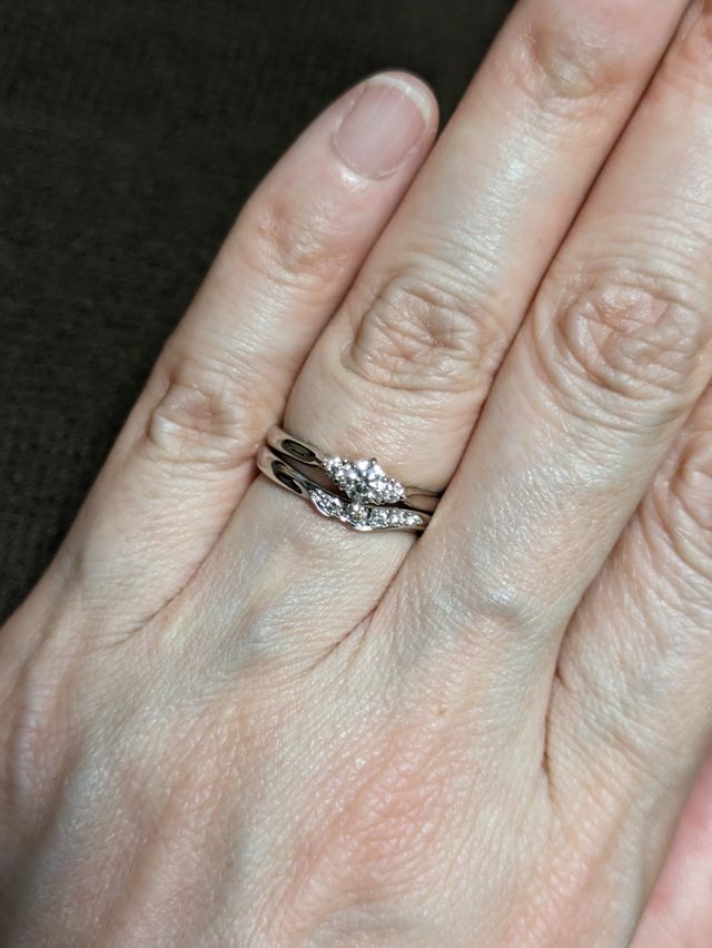 婚約指輪との重ね付け