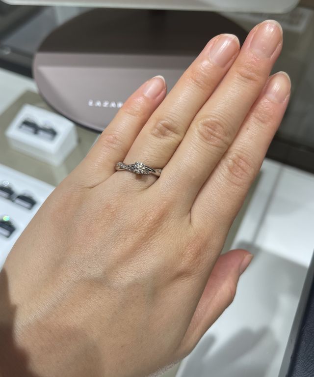 スイートアイヴィ　メレダイヤもキラキラしています！