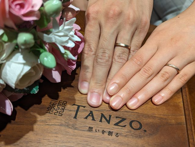 シャンパンゴールドは肌馴染みも良く、ずっと付けたい指輪です！