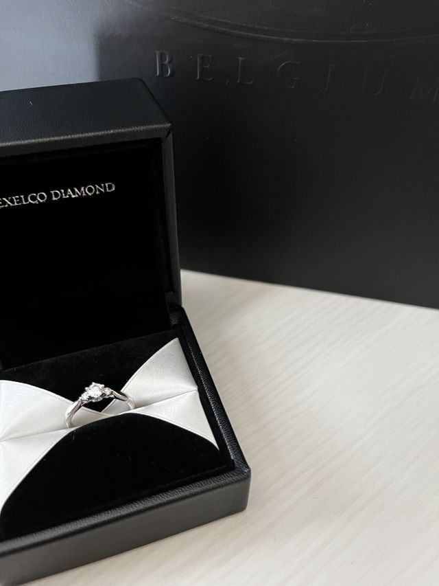 ミル打ちが上品で綺麗です。