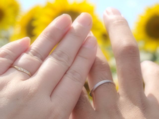 私のはイエローゴールド、旦那はプラチナで半分をツヤ消し加工