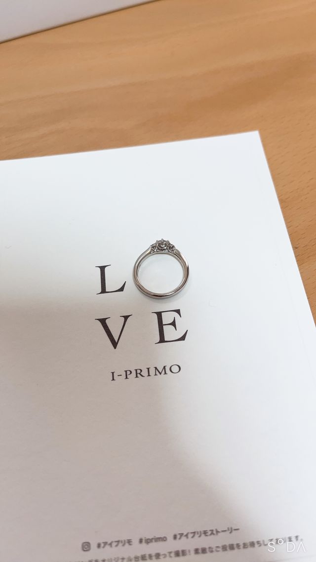 指輪を置いたらLOVEの文字になる